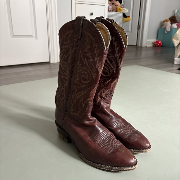 Classic Brown Leather Cowboy Boots - Picture 3 of 3